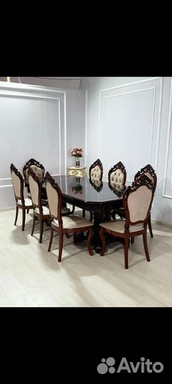 Стол и стулья
