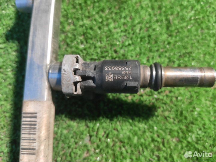 Топливная рампа Opel Astra H седан 1.6 2008