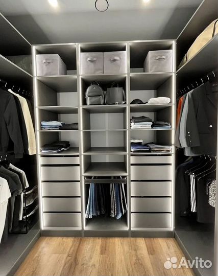 Гардеробная на заказ с подсветкой