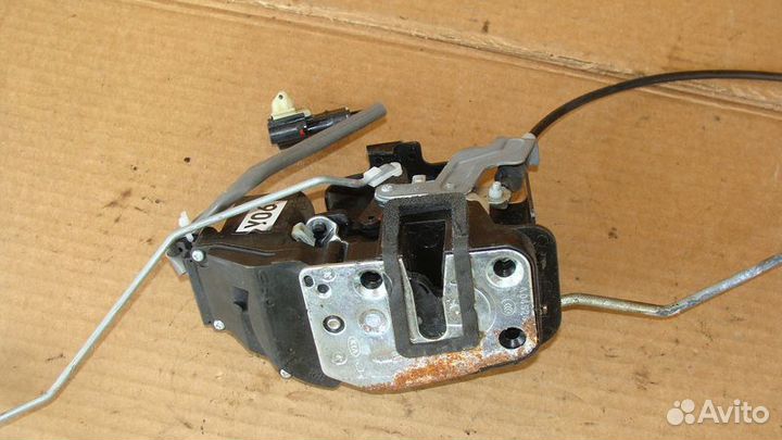 Замок двери Kia Sorento 2006г