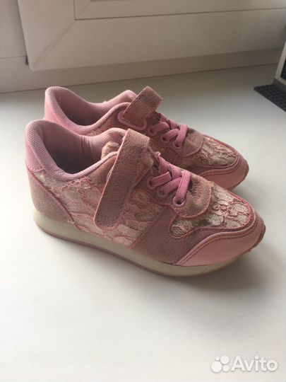 Для девочки кроссы