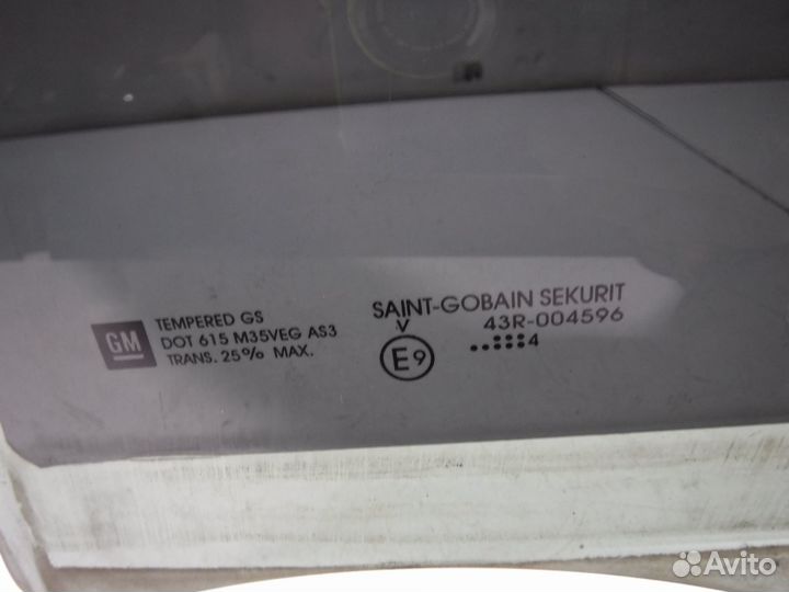 Стекло двери задней левой Cadillac SRX