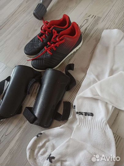 Бутсы, гетры и щитки