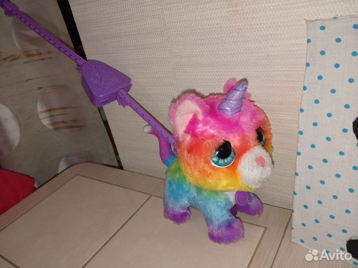 Котик единорог на поводке furReal