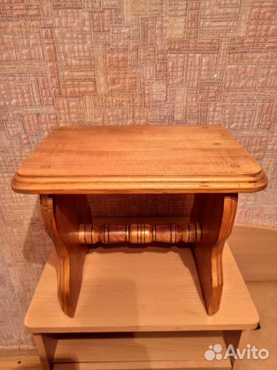 Стульчик деревянный