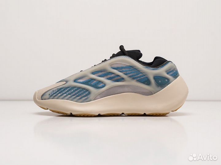 Кроссовки женские Adidas Yeezy 700 V3 Kyanite