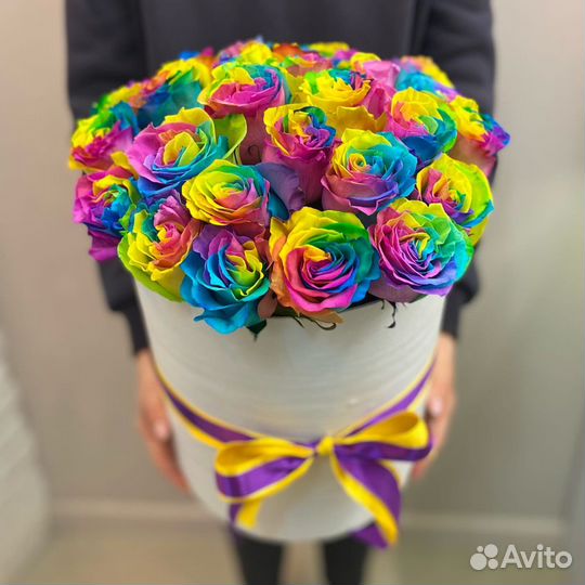Коробочка с радужными розами. Цветы. Букет