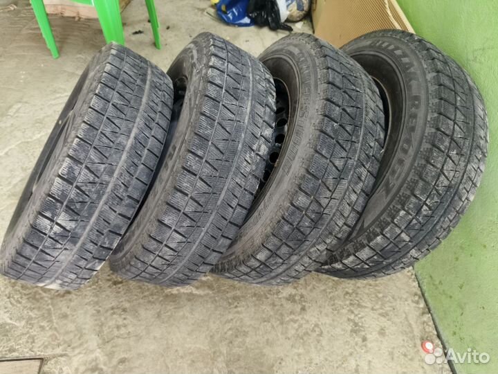 Bridgestone blizzak revo gz 205/70 R17