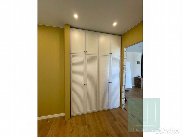 Шкаф с зеркалом