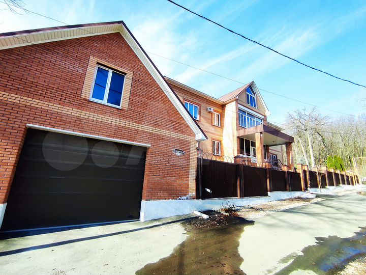 Дом 719,5 м² на участке 20 сот.