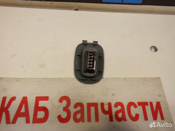 Кнопка стеклоподъемника правого Renault Scenic 1