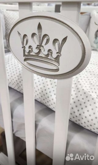 Кроватка детская с маятником