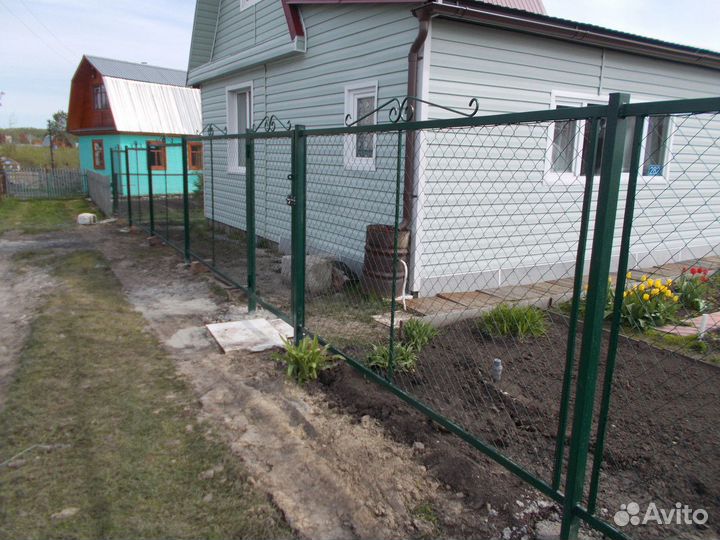 Забор из сетки рабицы в натяг