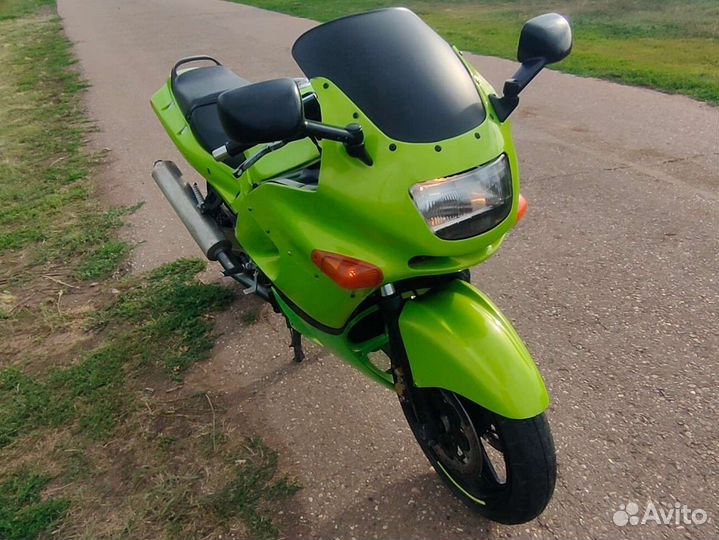 Kawasaki zzr 400 2