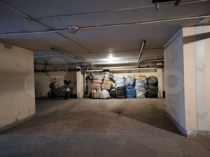 Машиноместо, > 30 м²