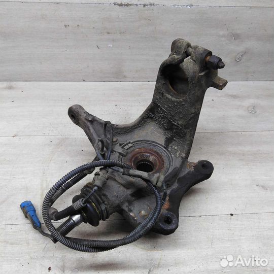 Кулак поворотный левый Citroen C5 I рестайлинг