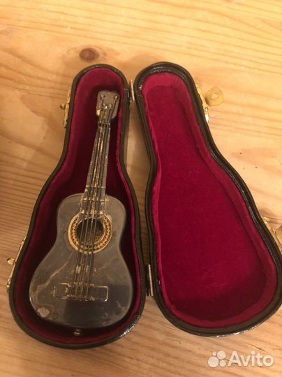 Миниатюрная гитара