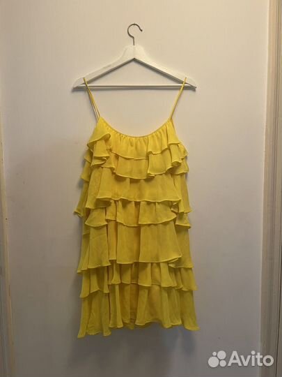 Платье желтое с рюшами