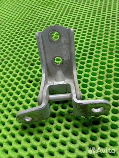 Петля двери передняя правая Hyundai Solaris