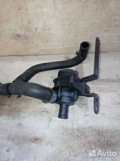 Насос системы охлаждения Volkswagen Passat B7 1.4T