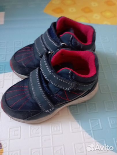Кроссовки 22р