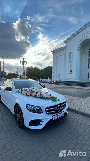 Аренда свадебных украшений на автомобиль