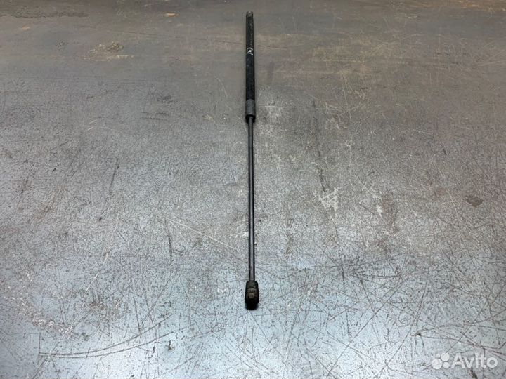 Амортизатор капота Volkswagen Passat универсал