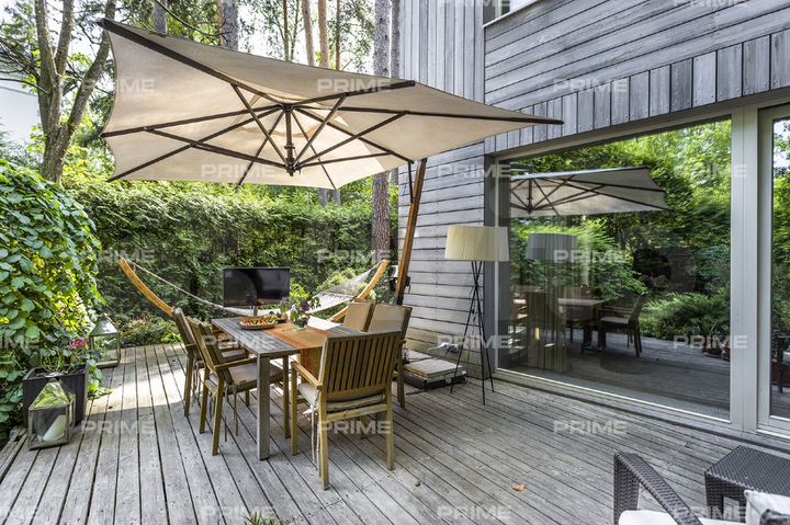 Дом 900 м² на участке 17 сот.