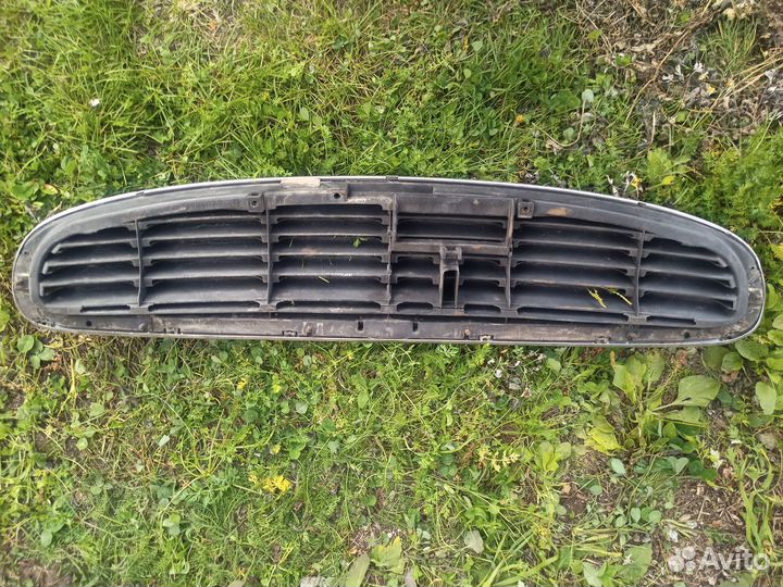 Решетка радиатора Ford Scorpio 2