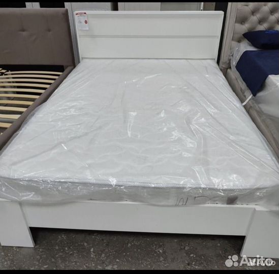 Кровать с матрасом 1400х2000 хелен