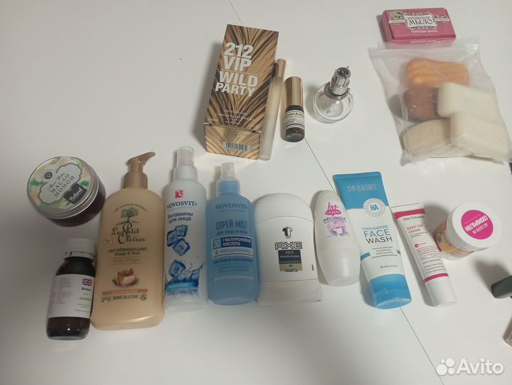 Набор косметики пакетом и краска для волос