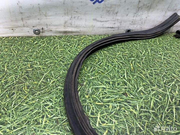 Уплотнительная резинка капота Peugeot 206 хэтчбек