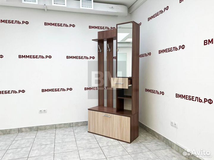 Прихожая с вешалкой