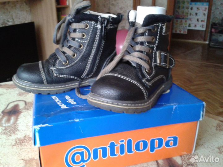 Новые детские ботинки