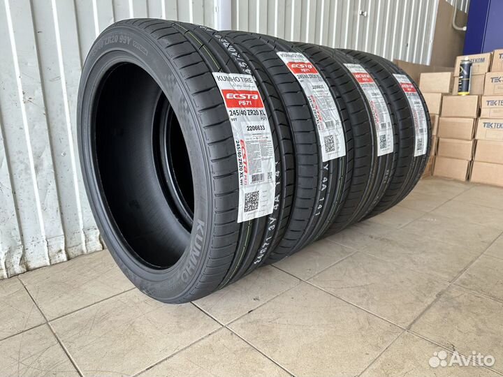 Kumho Ecsta PS71 245/40 R20 и 275/35 R20