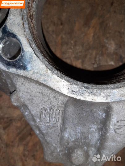 Кулак передний левый Chevrolet Cruze рест