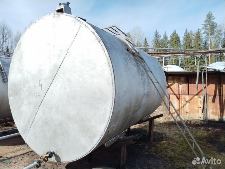 Емкость (цистерна) объемом 25 кбм