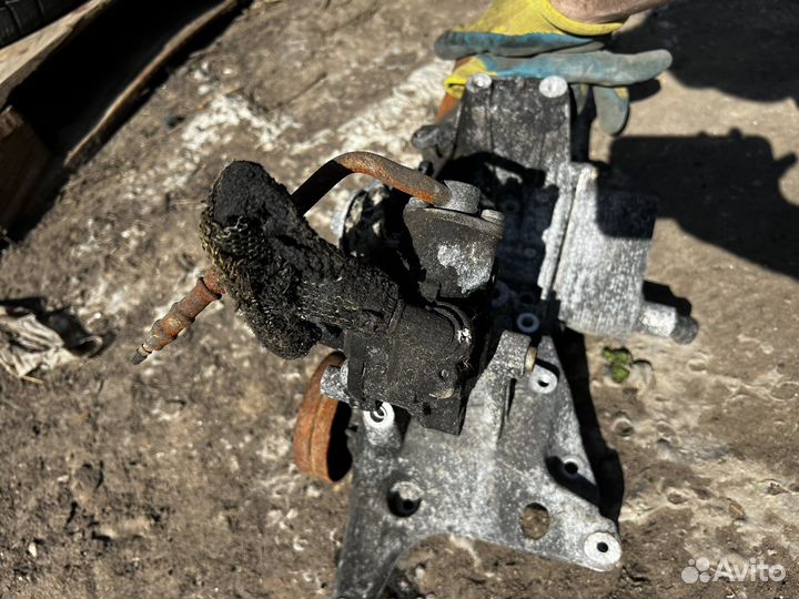 Крепление Гура Ауди q5 2.0л CDN