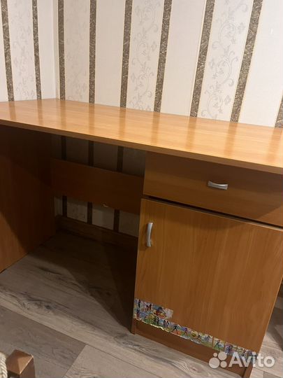 Письменный стол для школьника