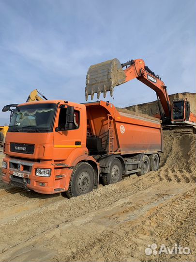 Водитель самосвала