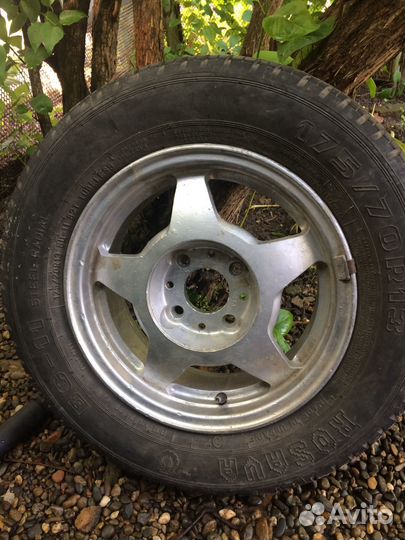 Литой диск с резиной