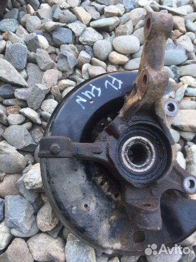 Toyota funcargo кулак поворотный левый