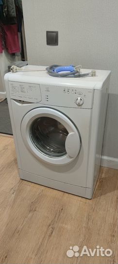 Стиральная машина бу Indesit wiun100
