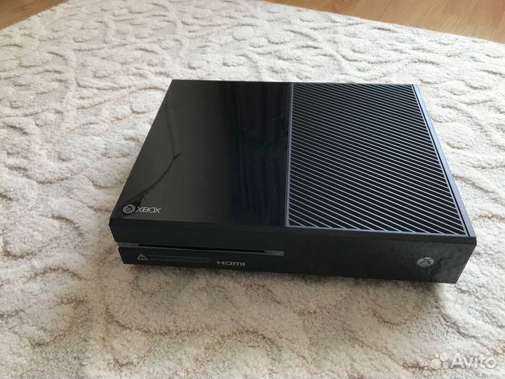 Xbox ONE 500Gb + геймпад
