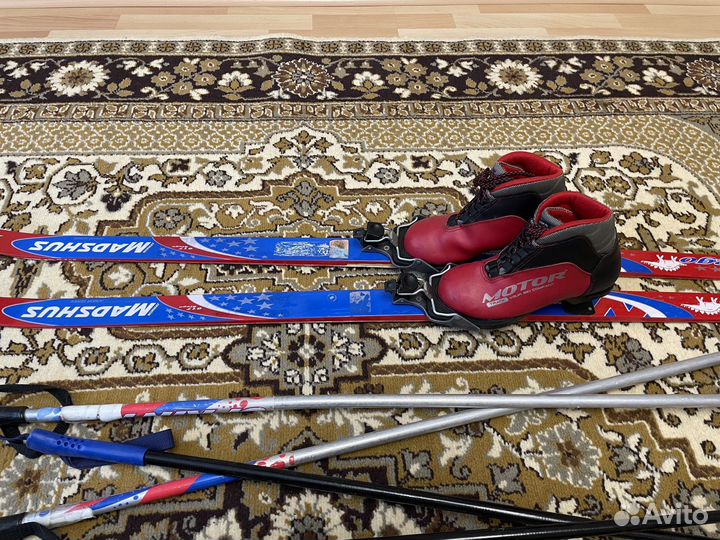 Лыжи, ботинки, палки(комплект) детские