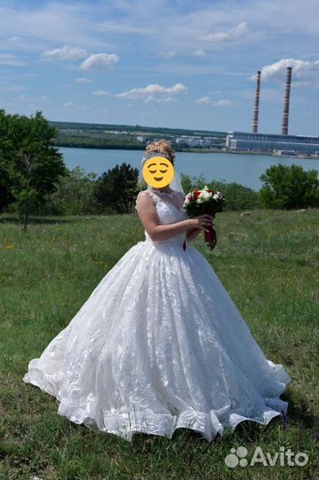 Свадебное платье со шлейфом 46 48