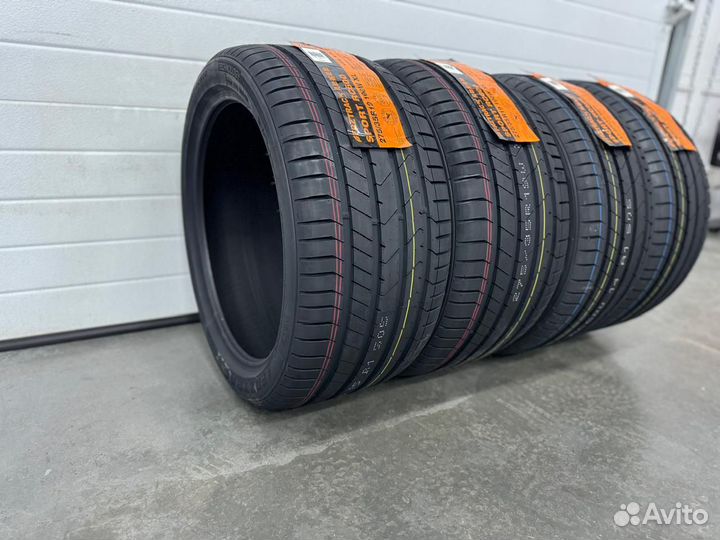 Pirelli P Zero PZ4 255/35 R21 и 285/30 R21 98Y