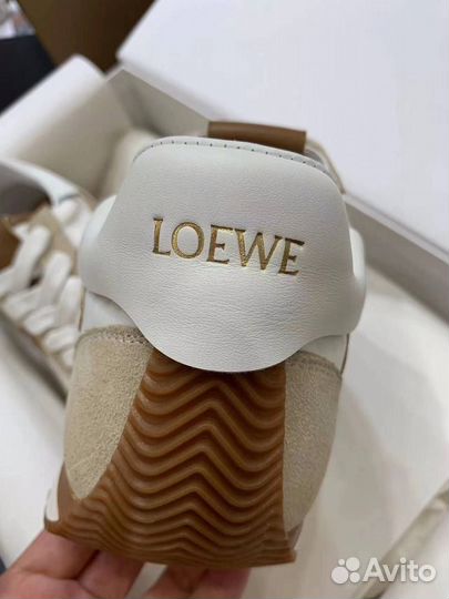 Женские кроссовки loewe