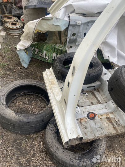 Левая средняя стойка кузова kia rio 4