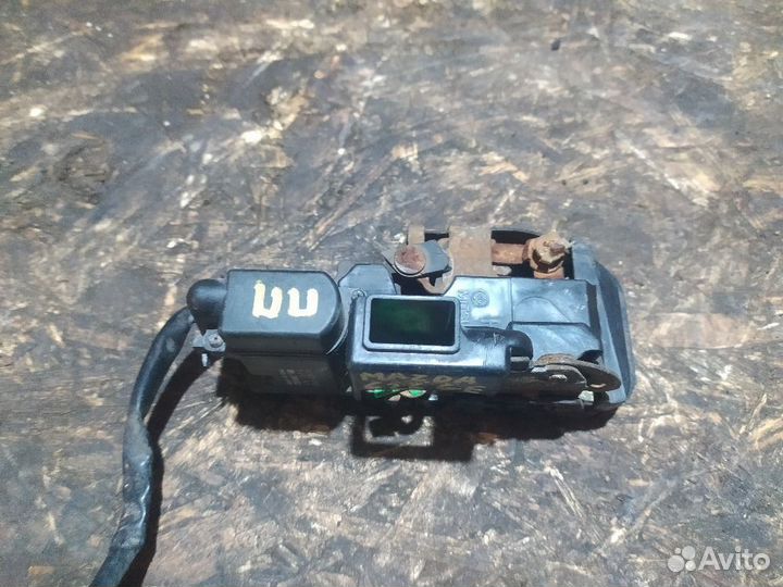 Замок двери передней правой Mazda 626 GE (1991—1997)